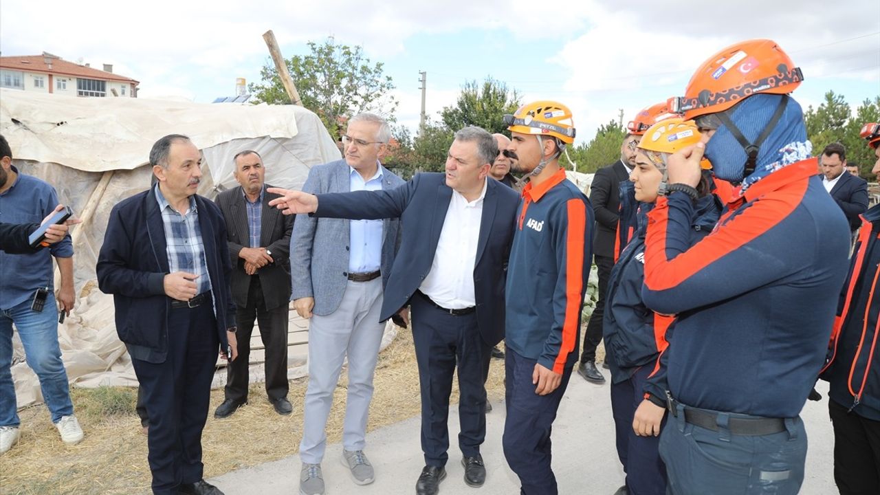 Çubuk'ta deprem riski nedeniyle boşaltılan 4 katlı bina çöktü