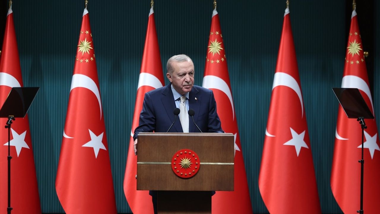 Cumhurbaşkanı Erdoğan: Türkiye, liyakatli kadrolarla emin ve ehil ellerde güvendedir