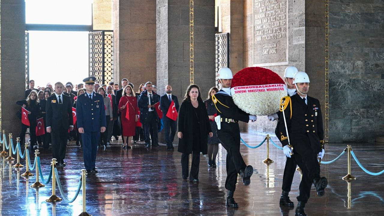 Cumhurbaşkanlığı Senfoni Orkestrası'ndan Anıtkabir'e 200. Yıl Ziyareti