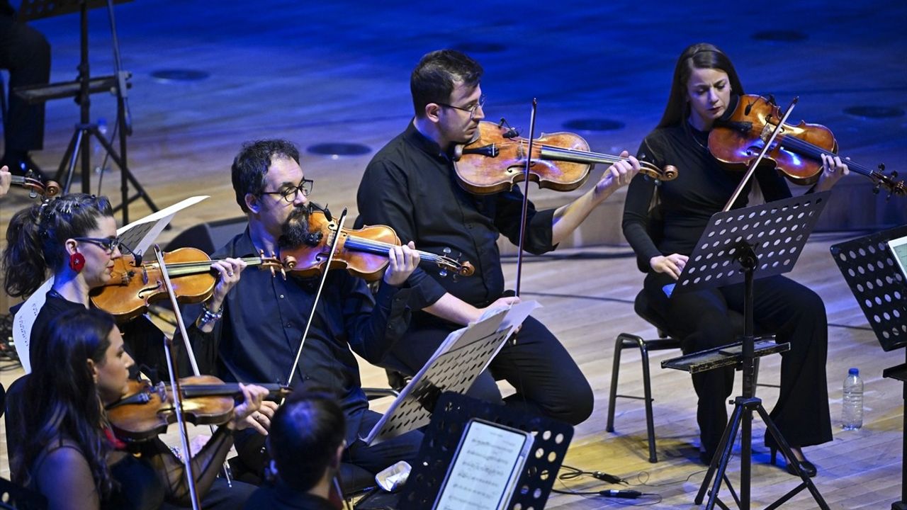 Cumhuriyet'in 102. yılına özel: Cihat Aşkın ve Teyfik Rodos'tan 'Türk Valsleri ve Cumhuriyet Şarkıları' konseri