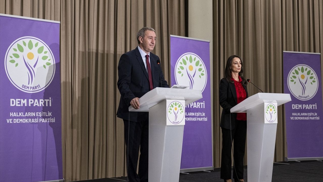 DEM Parti Eş Genel Başkanları: PKK'nın çekilme kararı sonrası hukuki ve siyasi adımlarla toplumsal barış vurgusu