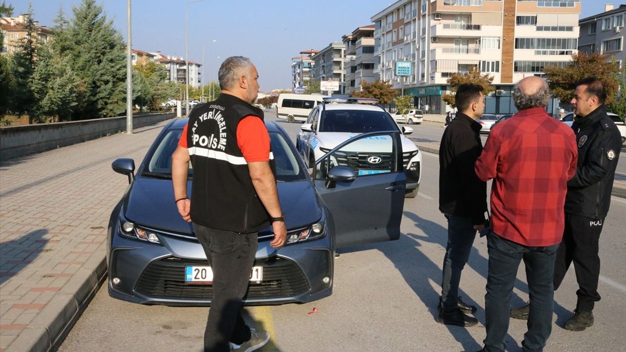 Denizli'de Okul Müdürüne Kantin Çalışanı Tarafından Silahlı Saldırı: Müdür Yaralandı