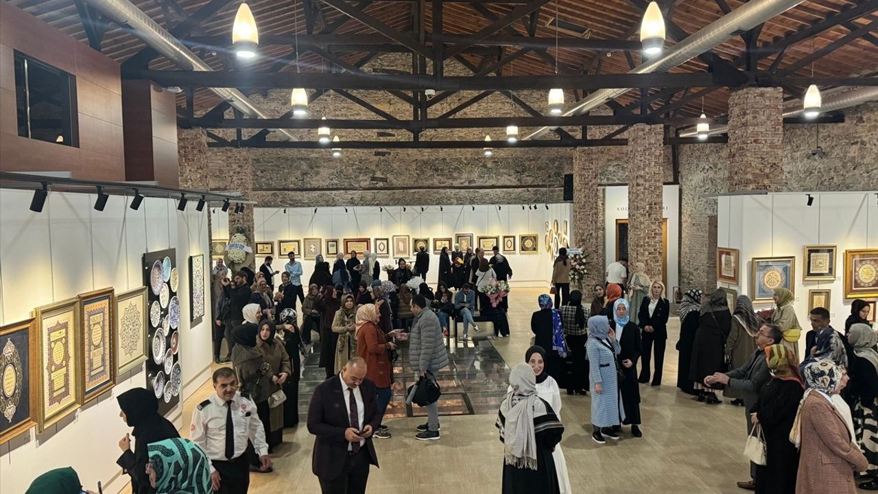 Devr-i Tezyin Tezhip-Çini Sergisi Saray Koleksiyonları Müzesi'nde açıldı