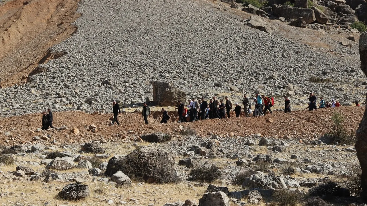 Diyarbakır Çüngüş'te Kral Yolu Yürüyüşü, Bağ Bozumu ve Nar Festivali düzenlendi