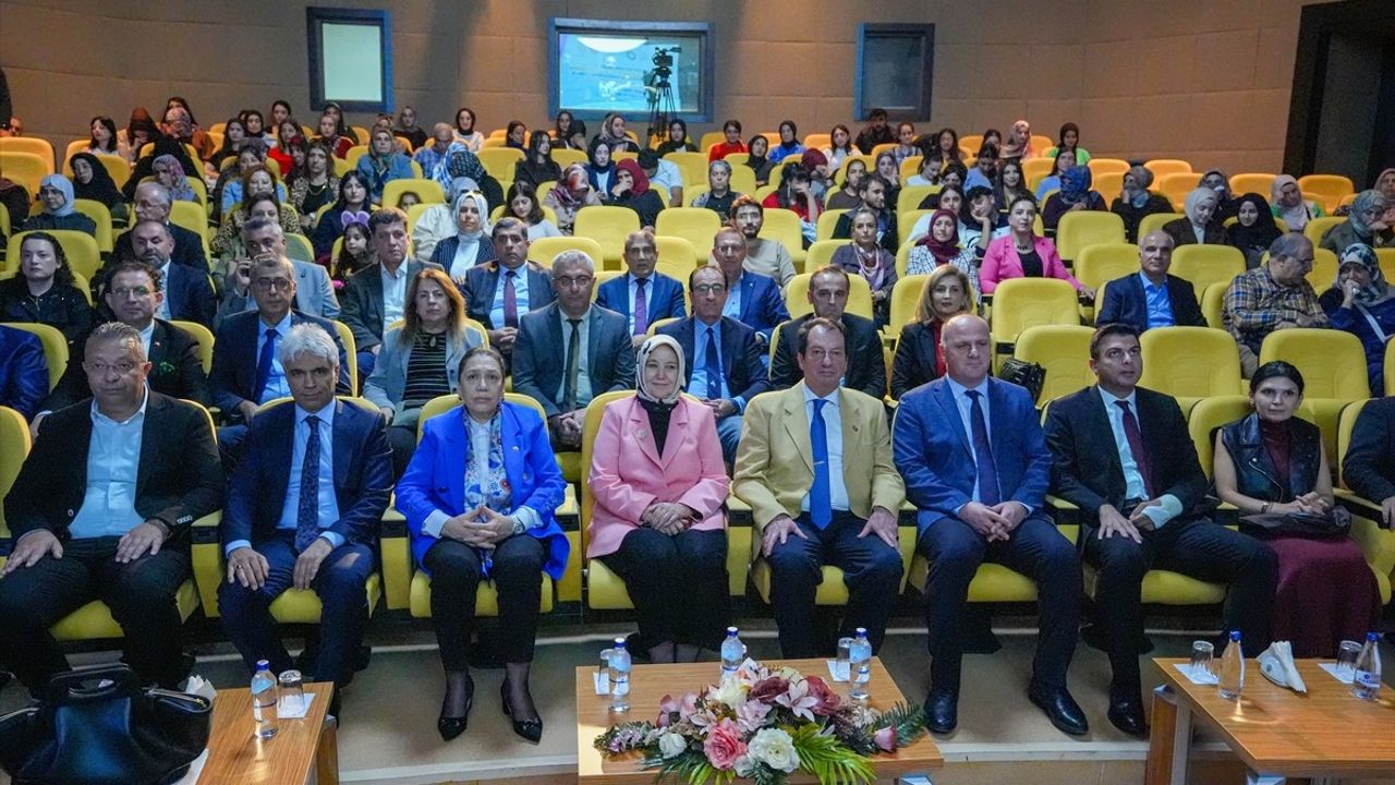 Diyarbakır'da 'Değerlerimizle Aile Olmak' programı düzenlendi: 2025 Aile Yılı vurgusu