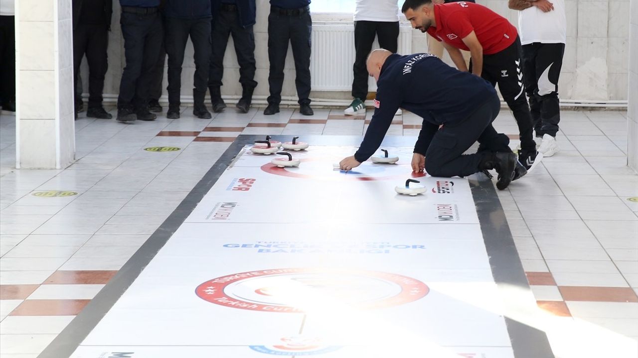 Dumlu Cezaevinde 371 hükümlüye floor curling eğitimi verildi; final turnuvası düzenlendi
