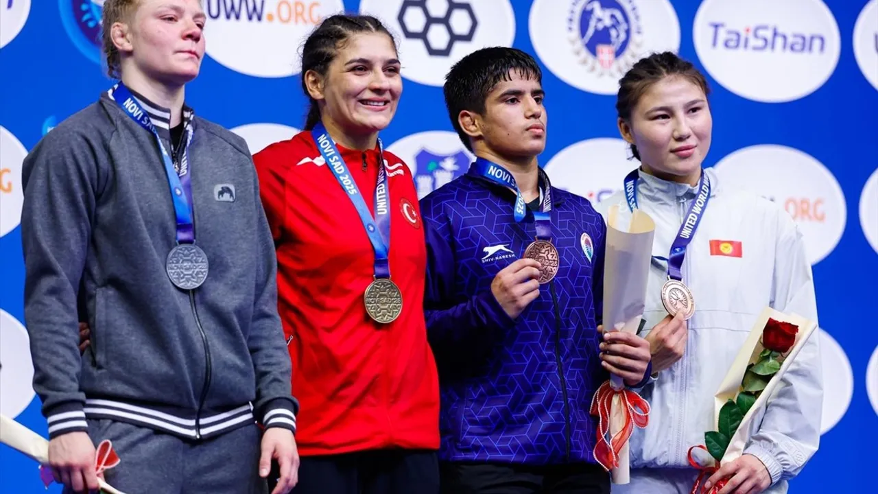 Dünya 23 Yaş Altı Güreş Şampiyonası: Nesrin Baş altın, Tuba Demir gümüş