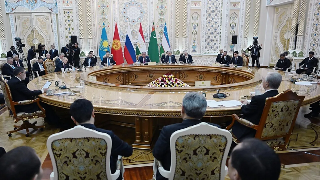 Duşanbe'de Orta Asya-Rusya Zirvesi başladı: Liderler bölgesel işbirliğini görüşüyor