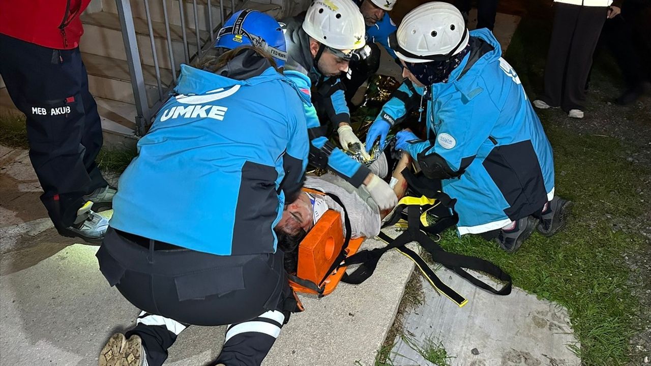 Düzce'de 6,3 büyüklüğünde deprem ve yangın senaryolu afet tatbikatı