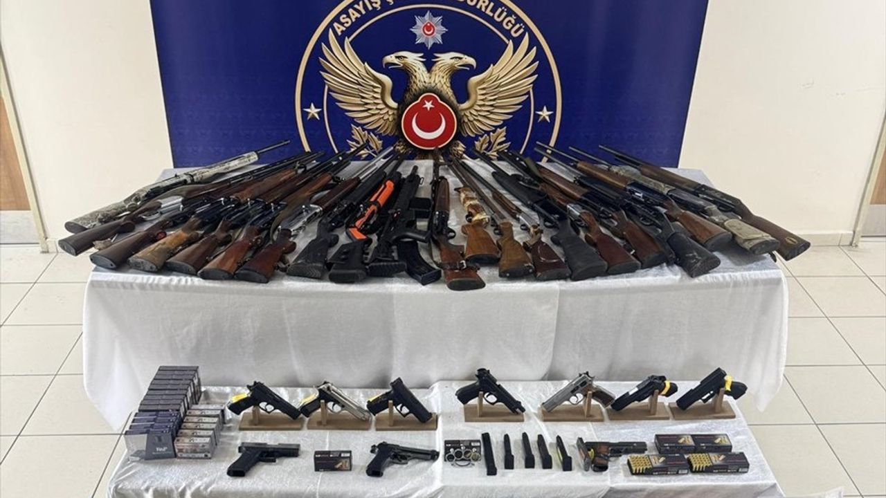 Düzce'de sosyal medyada 'silah teşhiri' soruşturması: 20 kişiden 4'ü gözaltına alındı