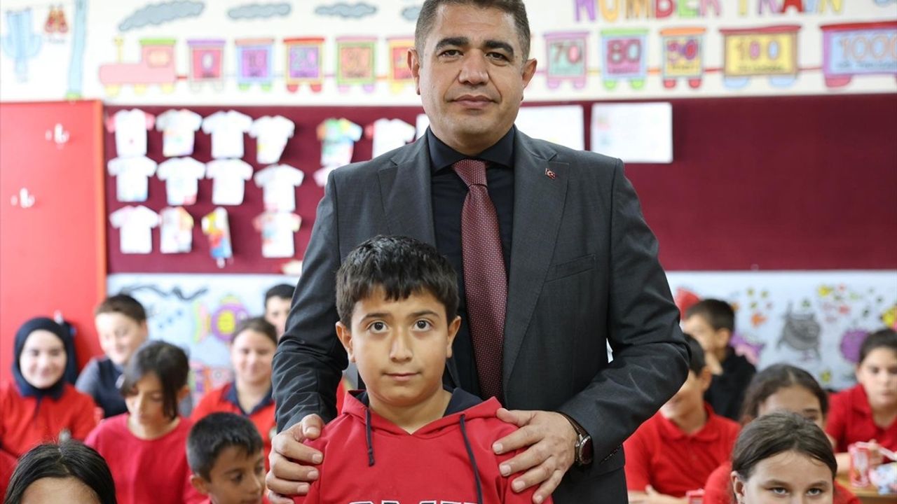 Düzce Valisi Selçuk Aslan, 5. sınıf başkanı Alper Cinel'in davetine katıldı