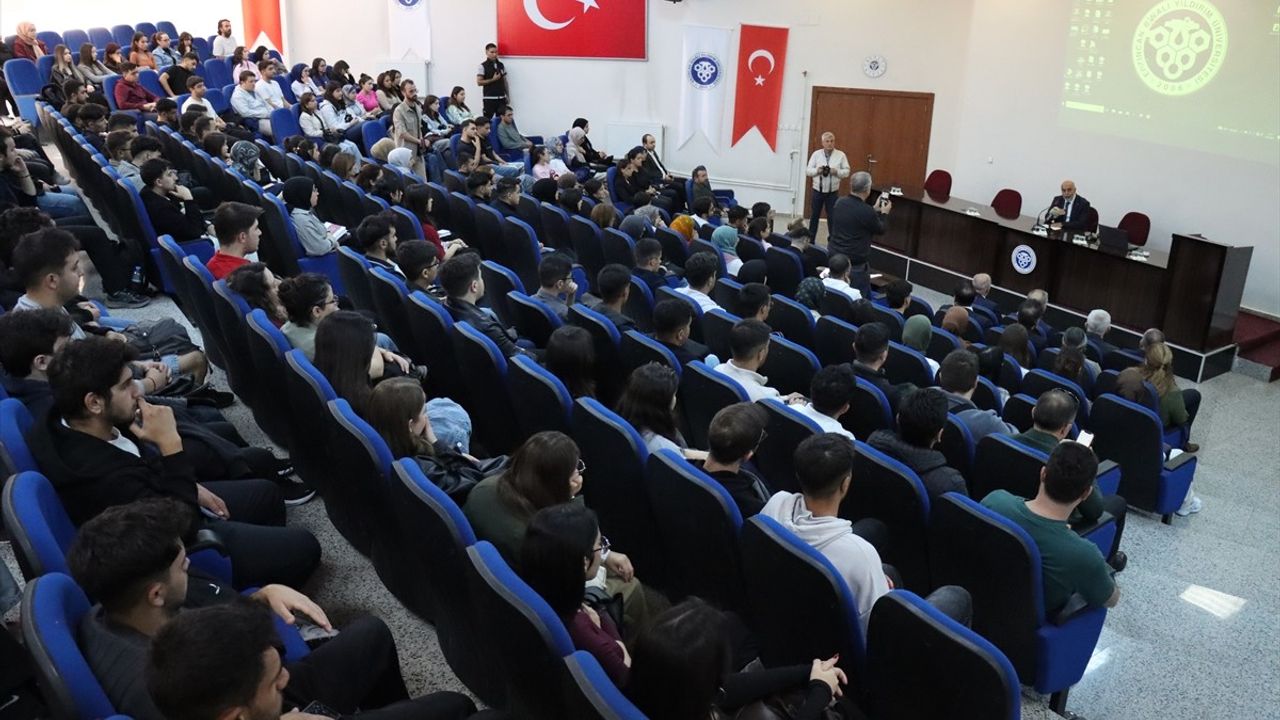 EBYÜ Hukuk Fakültesinde 2025-2026 akademik yılının ilk dersi: Filistin