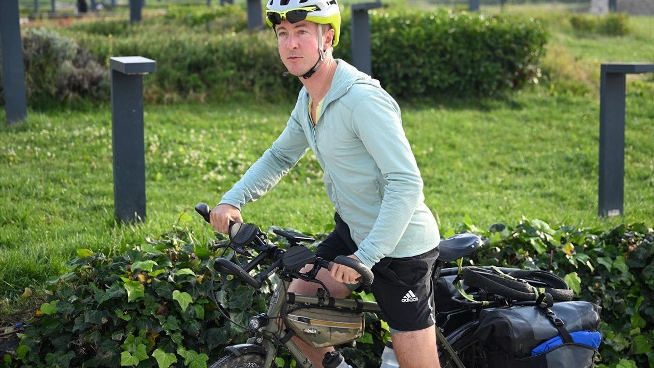 Edinburgh'dan İstanbul’a: Çocukluk Arkadaşı Anısına CALM için Bisikletle Yardım Turu