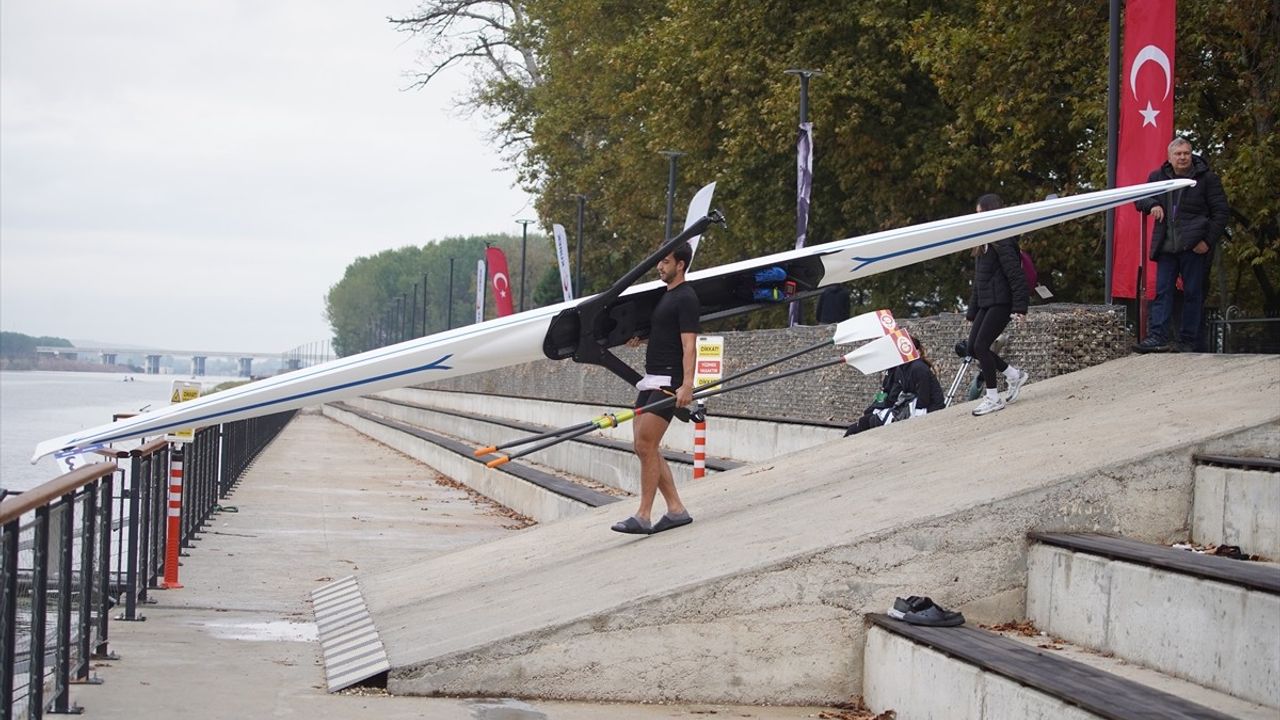 Edirne'de Büyükler Türkiye Kupası Kürek Yarışları Başladı