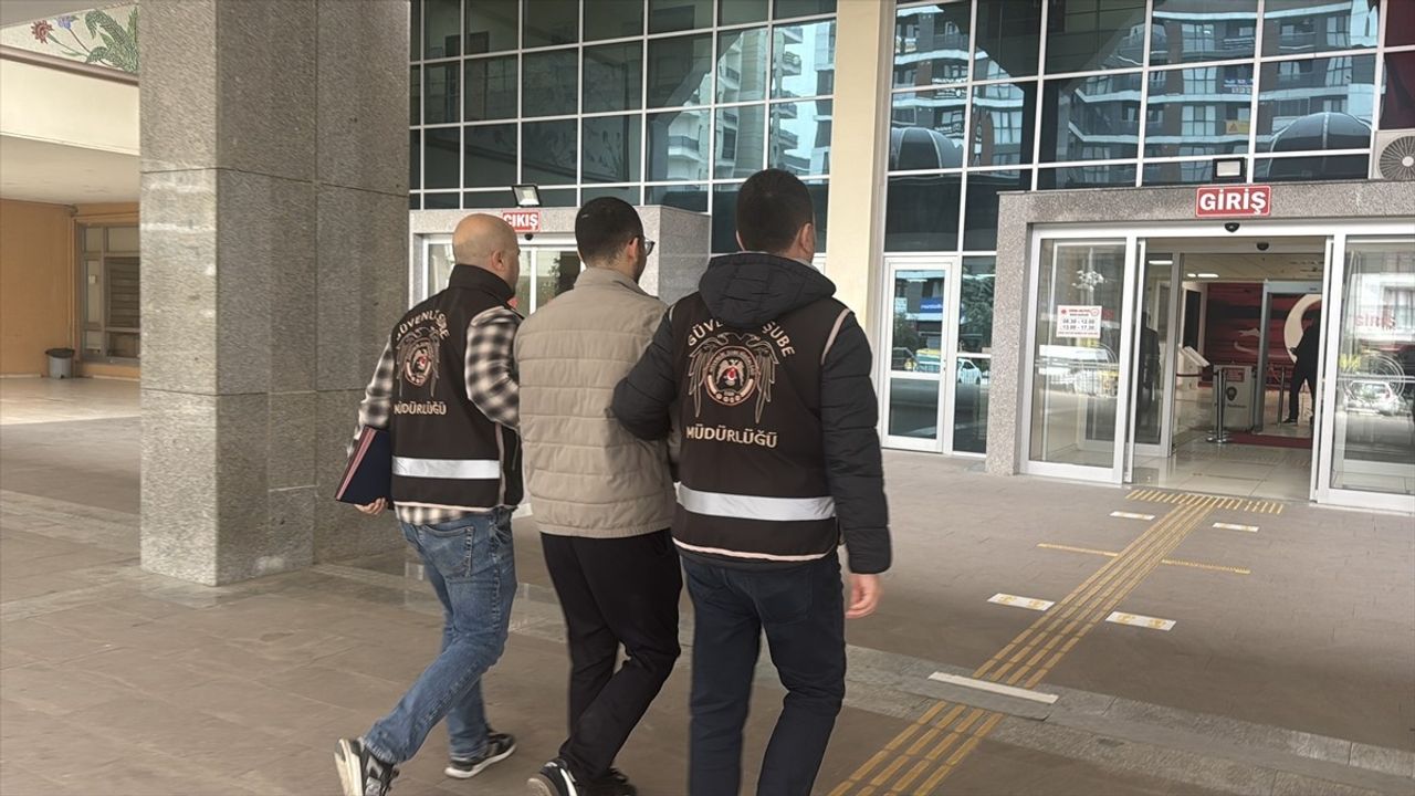 Edirne'de imam cübbesiyle kostüm etkinliğine katılan şüpheli adliyeye sevk edildi