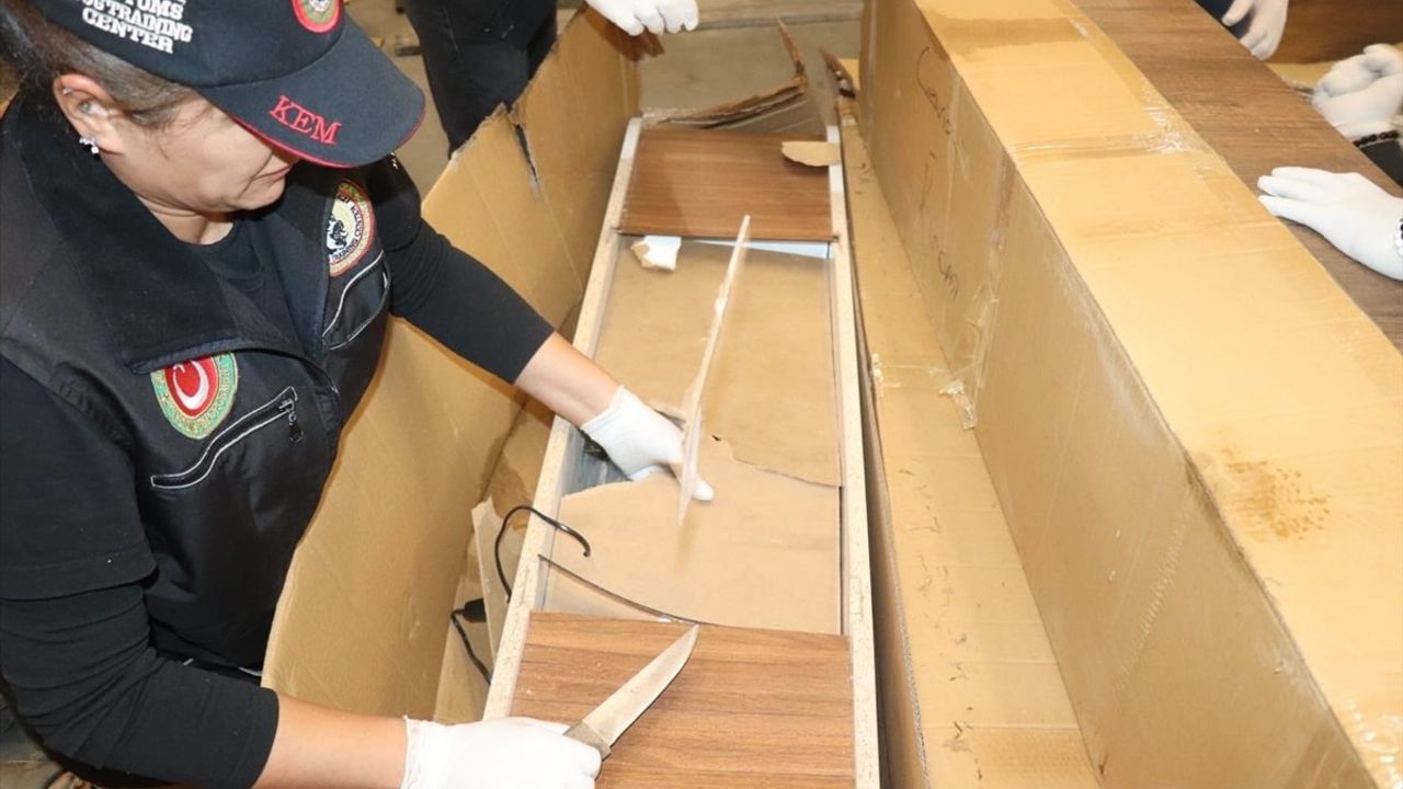 Edirne'de Kapıkule ve İpsala sınır kapılarında 524 kilo 336 gram uyuşturucu ele geçirildi; 3 kişi tutuklandı