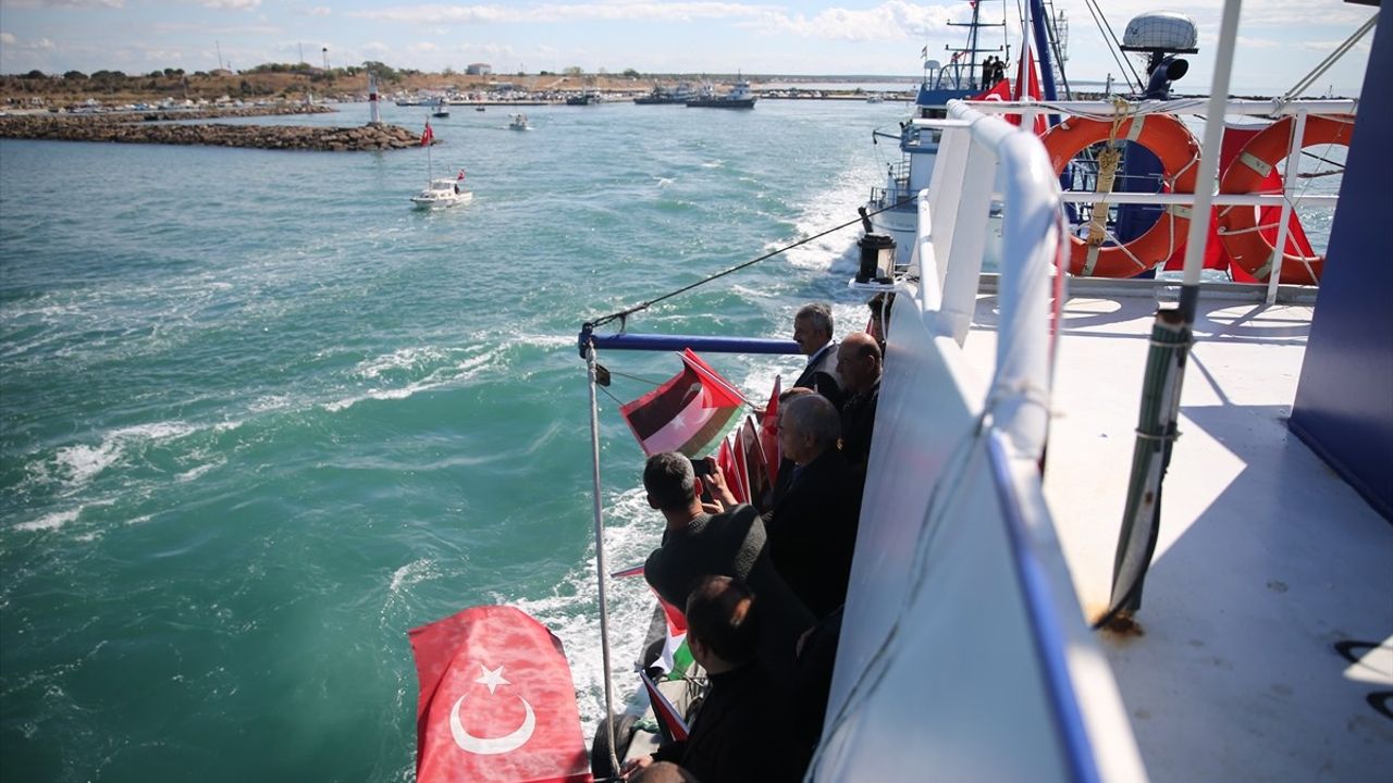 Edirne Enez'de Sumud Filosu'na Destek: Limandan Selamlama Etkinliği Düzenlendi