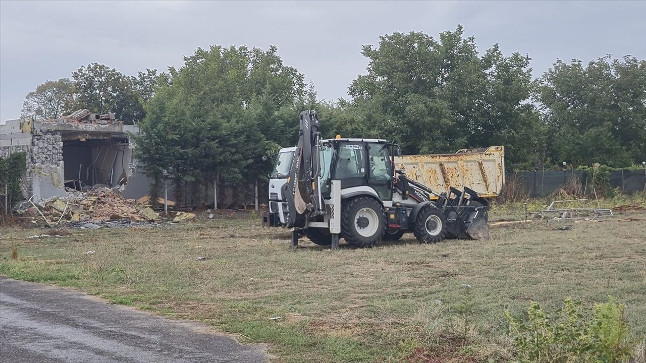 Edirne Karaağaç'ta Ruhsatsız Villanın Yıkımına Başlandı