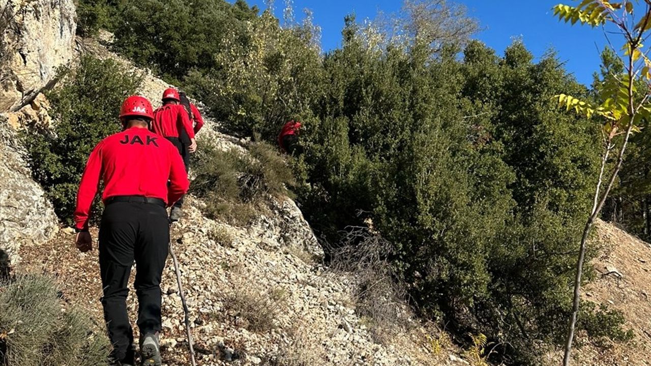 Eğirdir'de kamp için gittiği dağlık alanda kaybolan 75 yaşındaki kişi bulundu