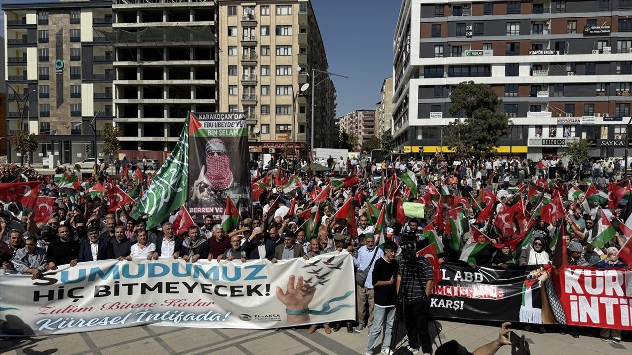 Elazığ'da Gazze ve Küresel Sumud Filosu saldırıları 'Gazze Kararlılık Yürüyüşü ve Aksa Tufanı Mitingi' ile protesto edildi