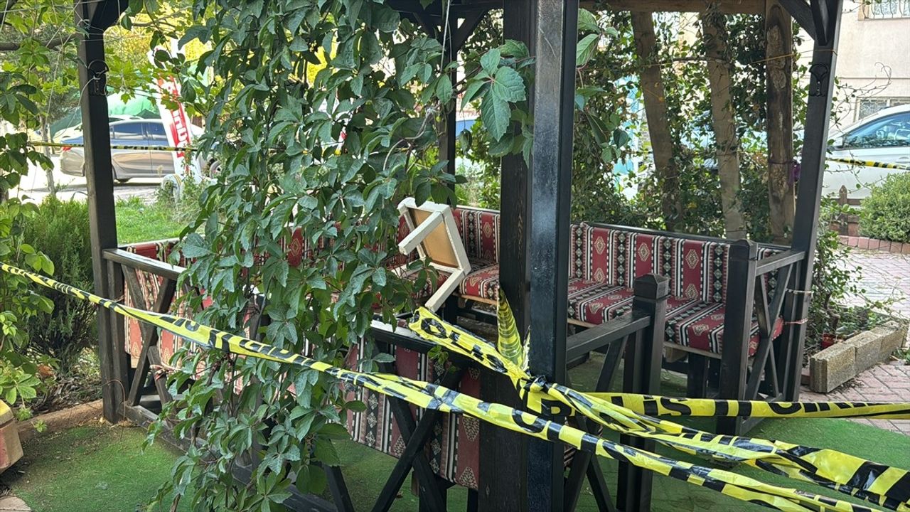 Elazığ'da Kent Konseyi Başkanı Mehmet Nafiz Koca'ya silahlı saldırı; saldırı anı kamerada