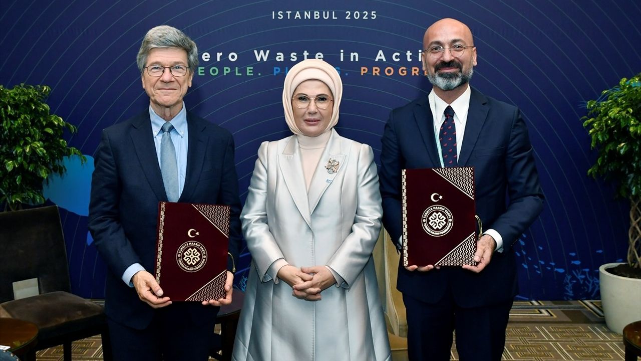 Emine Erdoğan ile Jeffrey Sachs İstanbul'da Görüştü: Gazze Barışı ve Küresel Eğitim İşbirliği