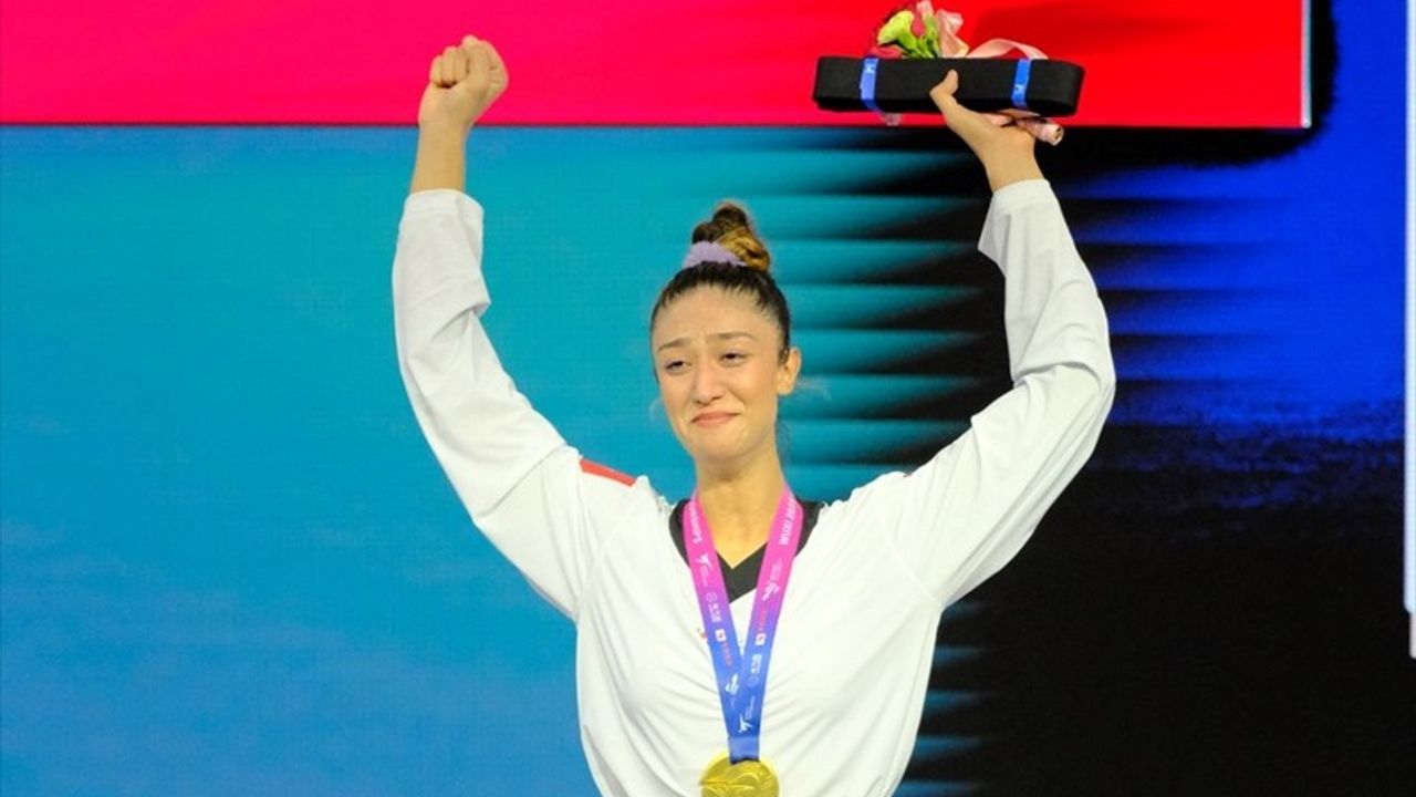 Emine Göğebakan, 2025 Dünya Tekvando Şampiyonası'nda kadınlar 46 kiloda altın madalya kazandı