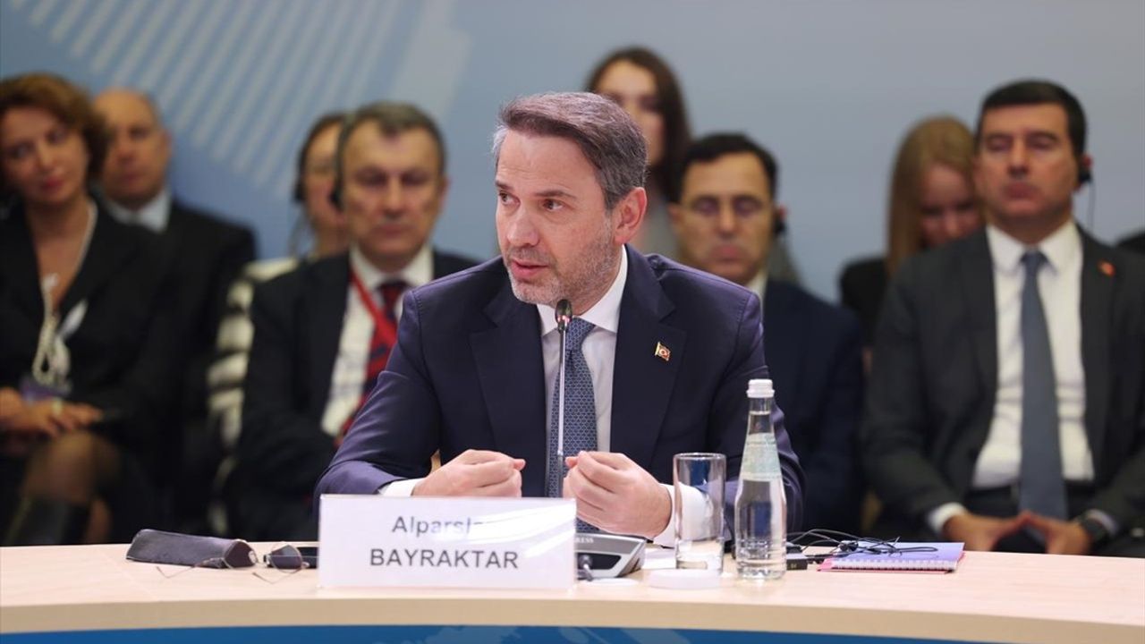 Enerji Bakanı Bayraktar Moskova'da Rus, Macar, Vietnamlı ve Suudi Bakanlarla Enerji İşbirliğini Görüştü