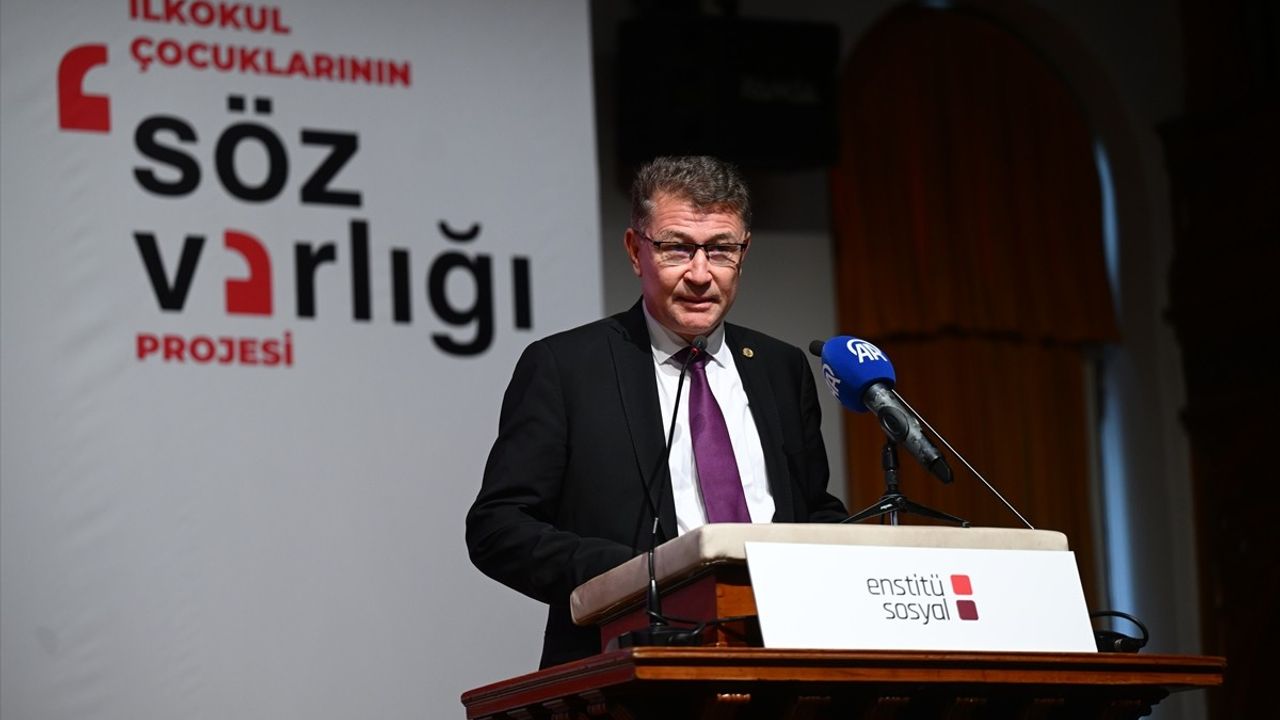 Enstitü Sosyal, 'İlkokul Çocuklarının Söz Varlığı Projesi'ni Tanıttı