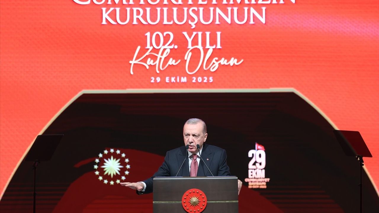 Erdoğan: Cumhuriyet 102 sene evvel ilan edildi; 'Hakimiyet kayıtsız şartsız milletindir'