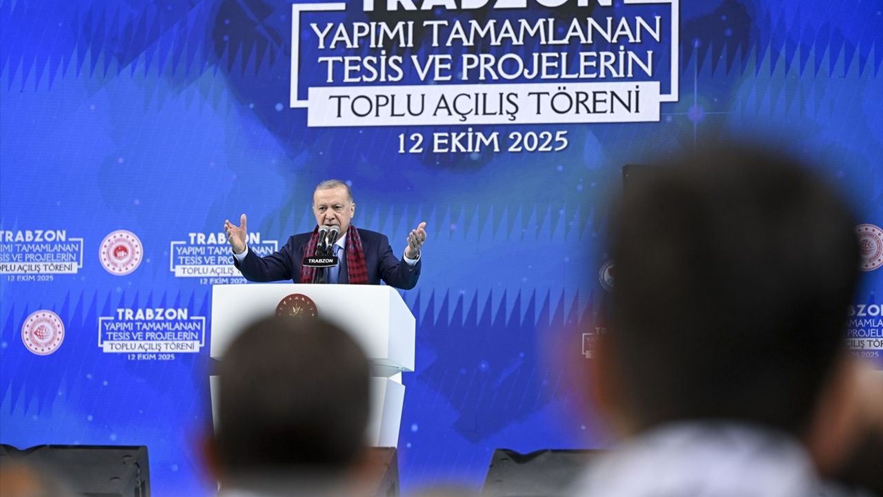 Erdoğan, Trabzon'da 130 projenin açılışında deniz üzerine üçüncü havalimanı müjdesini verdi