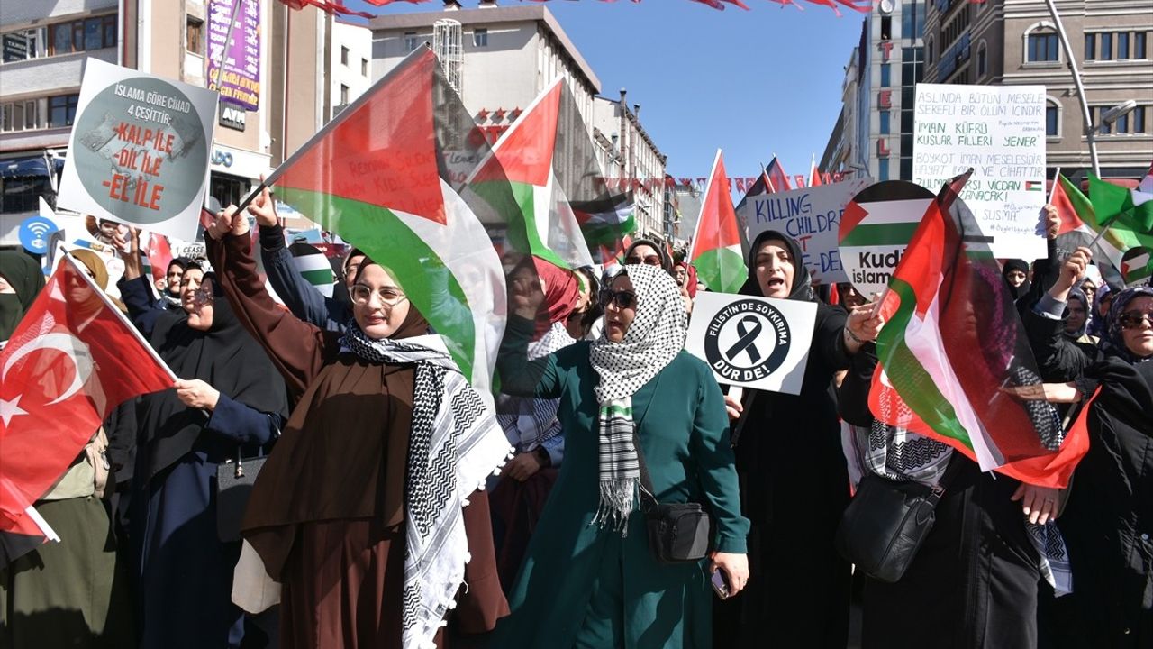 Erzurum'da "Ayağa Kalk Gazze Özgür Olacak" yürüyüşü: ESTP'den yaptırım ve insani yardım çağrısı