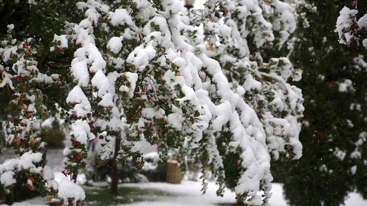 Erzurum'da Mevsimin İlk Karı: 13 Ekim'de Şehir Merkezi Beyaza Büründü