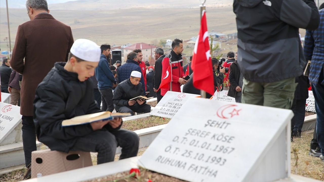Erzurum'da Yavi Şehitleri 32. yıldönümünde mezarları başında anıldı