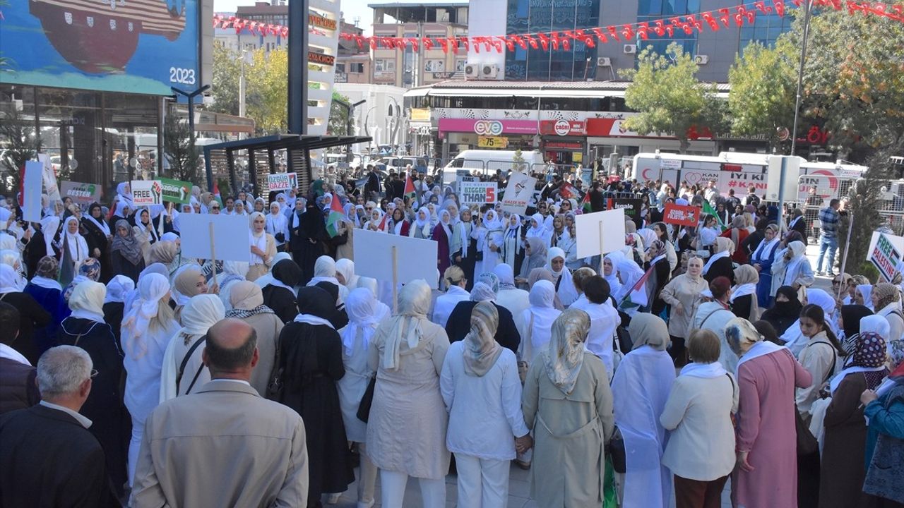 Erzurum ve çevre illerde AK Parti'li kadınlardan Gazze'ye destek ve İsrail protestosu