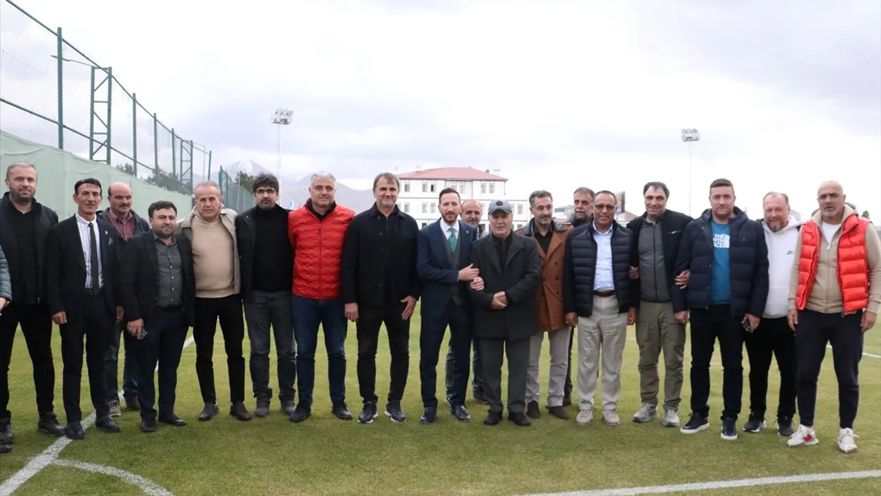 Erzurumspor'un 1997-98 şampiyon kadrosu 27 yıl sonra tesislerde buluştu