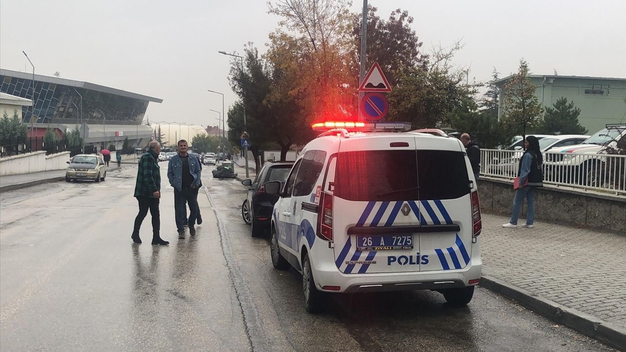 Eskişehir'de alacak tartışması: Araçta bacağından vurulan kişi, şüpheli ihbarla gözaltına alındı