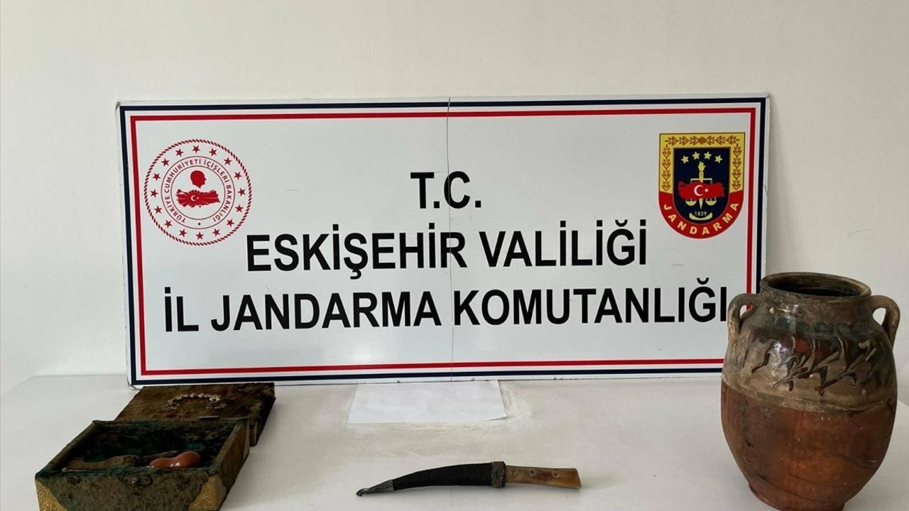 Eskişehir Tepebaşı'nda 7 tarihi eser niteliğinde obje ele geçirildi