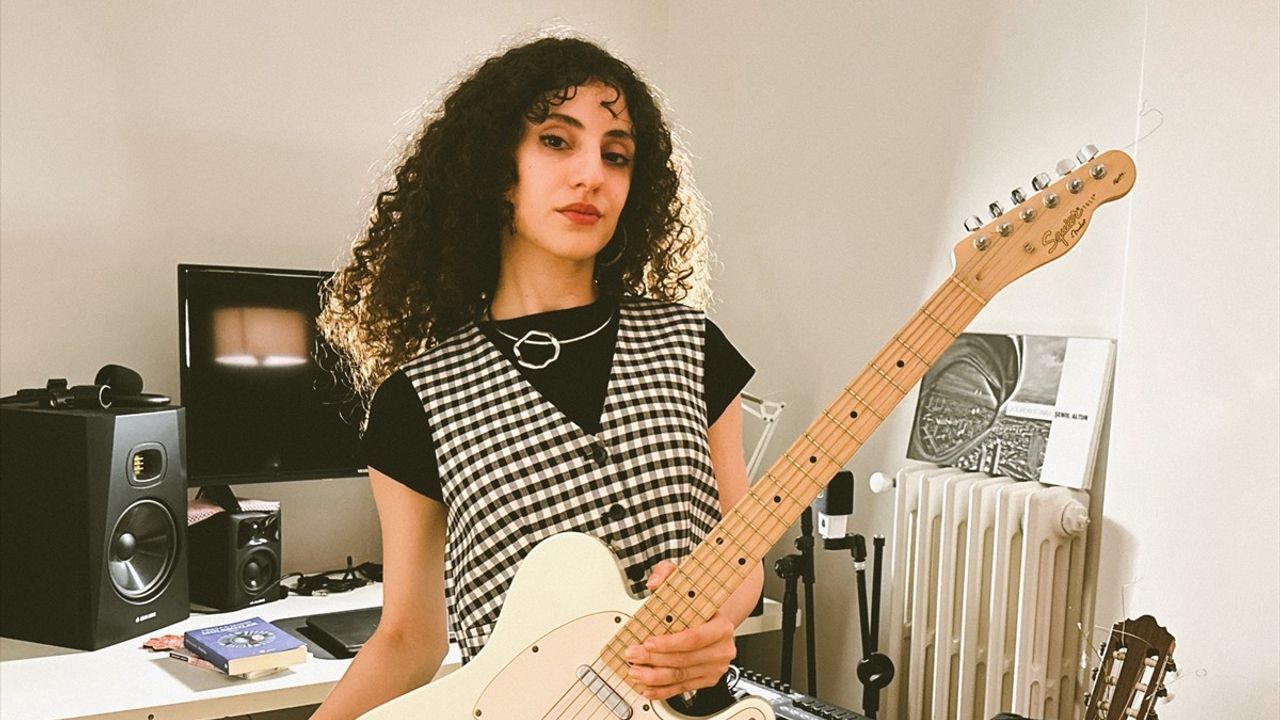 Farah ilk şarkısı 'Yarınım Yok'ı yayımladı