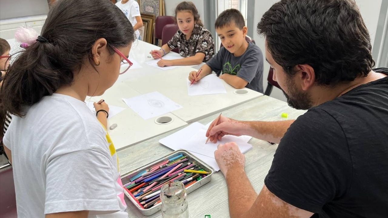 Fatih Belediyesi'nin 'Sanata İlk Adım' Programı: Çocuklara Temel Sanat Eğitimi ve Sergi İmkanı