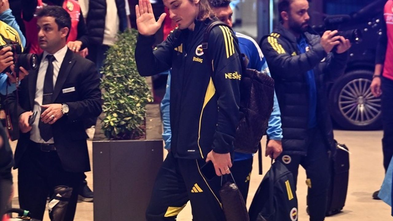 Fenerbahçe, Gaziantep FK Maçı İçin Gaziantep'te — Kafile Özel Uçakla Geldi, Taraftarlar Karşıladı