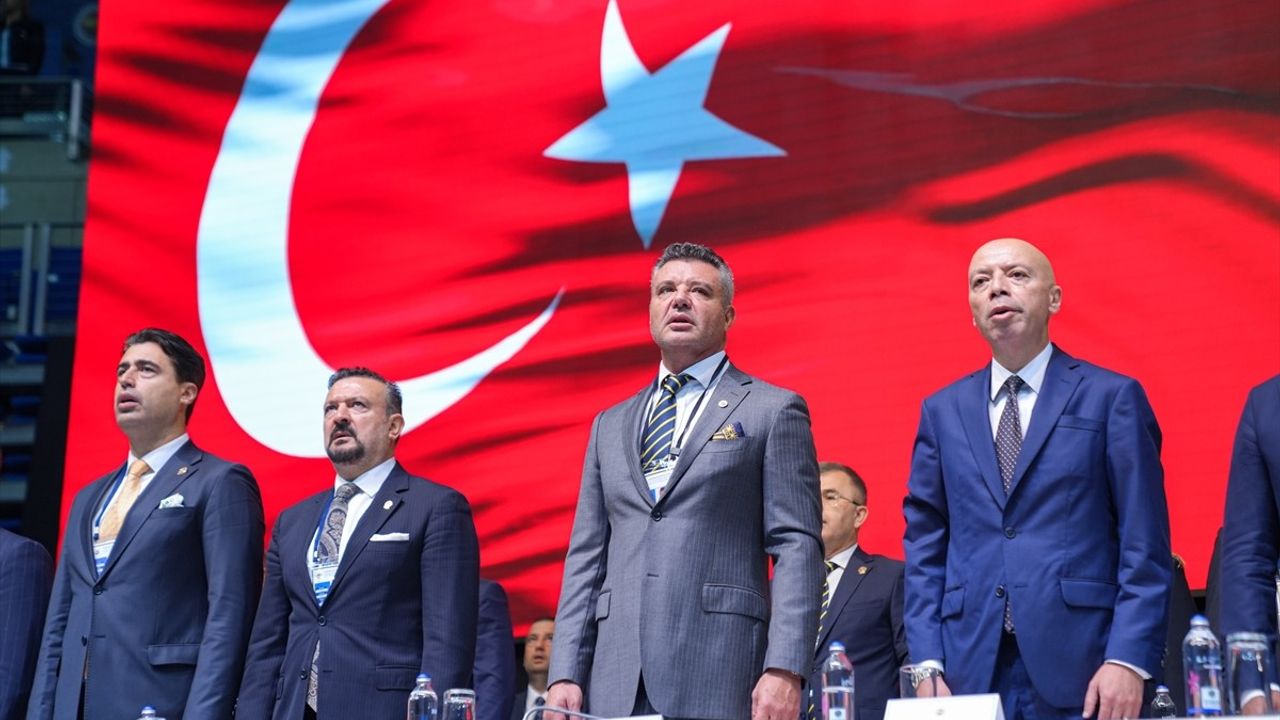 Fenerbahçe Olağanüstü Genel Kurulu Ülker Spor ve Etkinlik Salonu'nda başladı