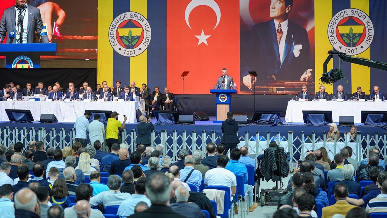 Fenerbahçe Olağanüstü Genel Kurulu: Üyeler Yönetim Kuruluna Geniş Yetki Verdi