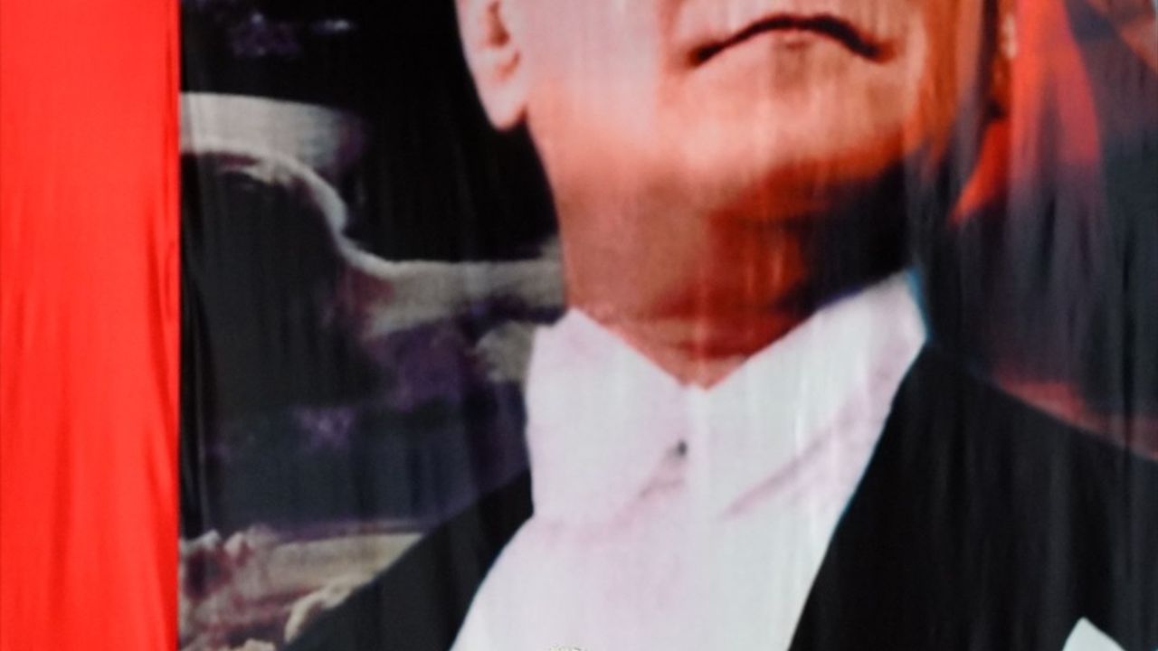 Fenerbahçe Yüksek Divan Kurulu'nda Aziz Yıldırım ile Hamdi Akın Arasında Tartışma