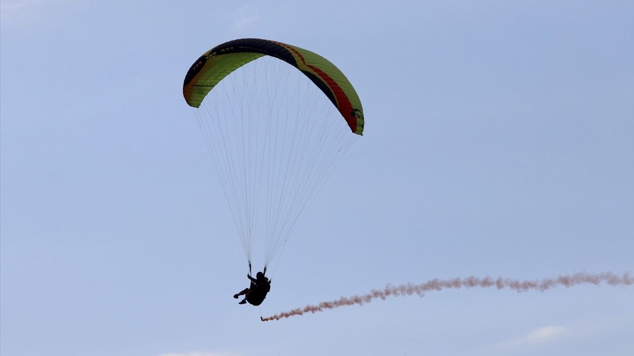 Fethiye'de 25. Uluslararası Ölüdeniz Hava Oyunları Festivali dördüncü gününde devam ediyor