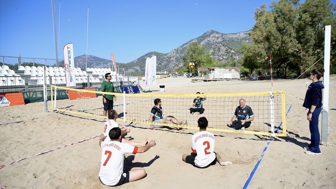Fethiye'de bedensel engelliler plaj voleybolu turnuvası düzenlendi