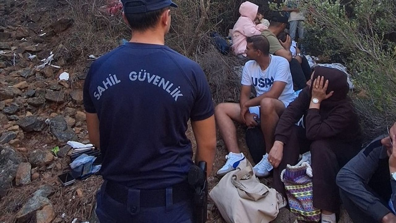 Fethiye'de Boncuklu Koyu'nda 59 düzensiz göçmen yakalandı, 3 şüpheli gözaltında