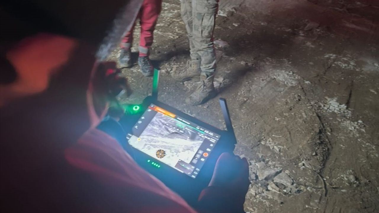 Gabar Dağı'nda yolunu kaybeden tır sürücüsü termal dronla bulundu