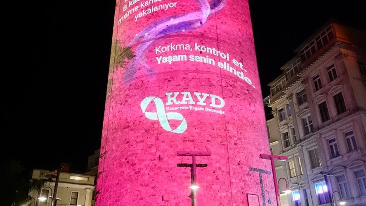 Galata Kulesi, Meme Kanseri Farkındalığı İçin Pembe Işıkla Aydınlatıldı