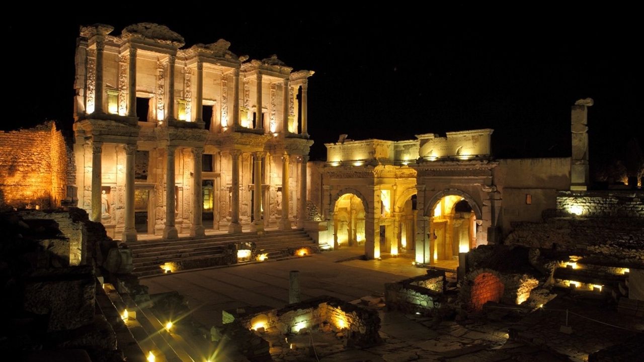 Galata Kulesi, Side ve Efes'te gece müzeciliği 2 Kasım'a kadar uzatıldı